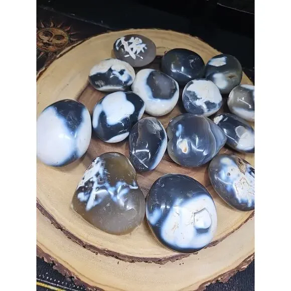 1each Natural Orca Agate Killer Whale Carnelian Crystal Heart Palm Healing - Picture 6 of 7